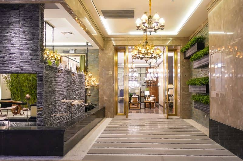 Influencing the Industry: After Plastic Surgery, More Patients Are Opting to Recover in Luxury