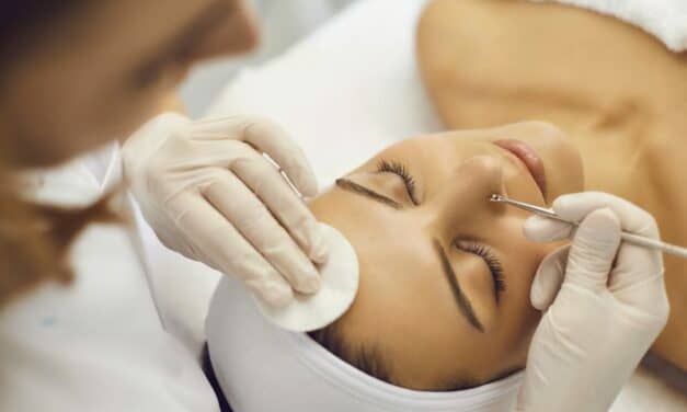 How to Remove Blackheads Like a Pro, According to Dermatologists
